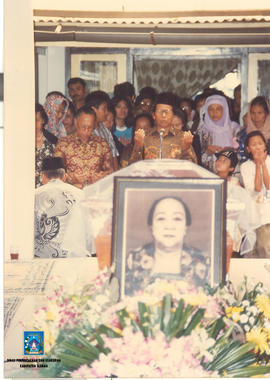 Sambutan dan doa pelepasan jenazah Nyi Tjondrolukito