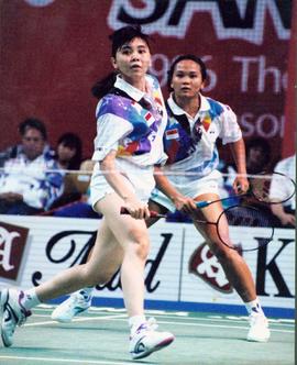 Finarsih dan Lili Tampi pada pertandingan final Uber Cup 1996 di Hongkong